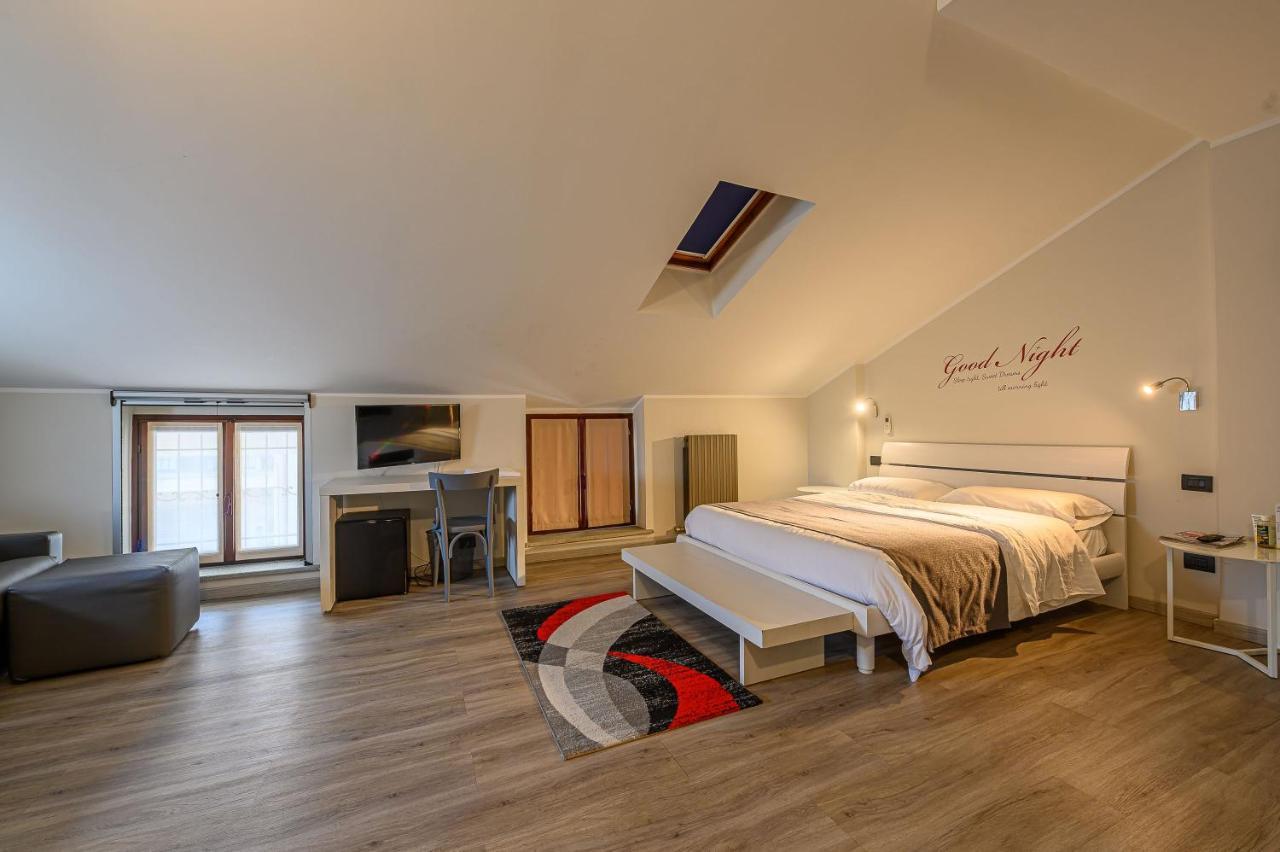סאלוצו Hotel & Apartments " Perpoin " מראה חיצוני תמונה